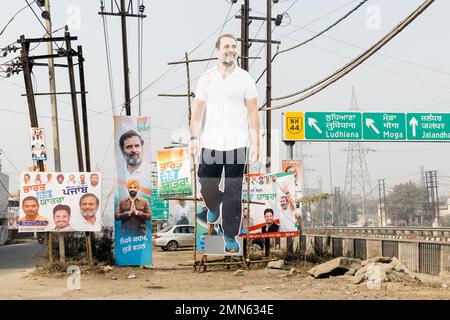 Punjab, India. 12th Jan, 2023. LUDHIANA, PB - GENNAIO 12: Materiale della campagna di Rahul Gandhi, leader del Congresso Nazionale Indiano, pubblicizza un raduno a Ludhiana, Punjab, 12 gennaio 2023. Rahul Gandhi e i membri del partito camminano circa 3.500km km da Kanyakumari in Tamil Nadu a Jammu e Kashmir. Con lo yatra, Bharat Jodo Yatra, Rahul Gandhi spera di promuovere l'unità e l'Unione, e resiste all'idea di Stato indù, che il primo ministro Narendra modi partito al governo BJP rappresenta.(Photo by Elke Scholiers/Sipa USA) Credit: Sipa USA/Alamy Live News Foto Stock