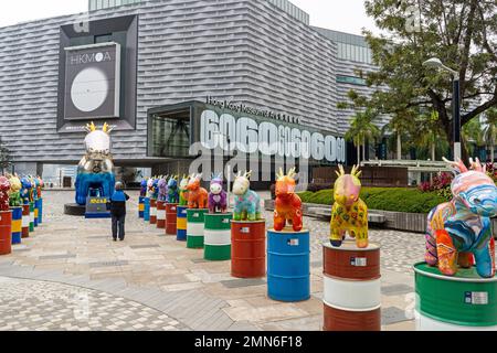 Hong Kong - Dicembre 2022 - Mostra d'Installazione d'Arte Contemporanea di fronte al Museo d'Arte, Victoria Harbour Foto Stock