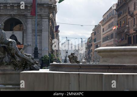 Roma, Italia - 06 Ott 2018: Vista da Piazza della Repubblica sull'altare della Patria a Roma Foto Stock
