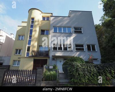 BRNO, REPUBBLICA CECA - CIRCA SETTEMBRE 2022: Nuova Casa Brno 1928 mostra alloggi moderni Foto Stock