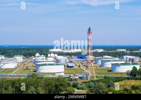 Paesaggio aereo di raffineria, zona industriale Foto Stock