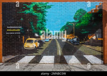 Murale con Abbey Road a Liverpool, Regno Unito Foto Stock