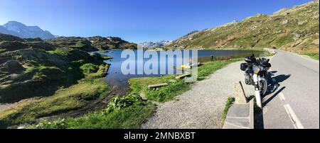 Passo di San Bernardino, Svizzera - 16 giugno 2018: Paesaggio alpino del famoso Passo dei Grigioni. Foto Stock