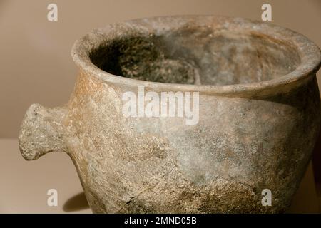 Contenitori in ceramica, Museo Archeologico di Son Fornes, sala del periodo talayotico (1300-123 a.C.), Montuiri, regione di es Pla, Maiorca, Spagna Foto Stock