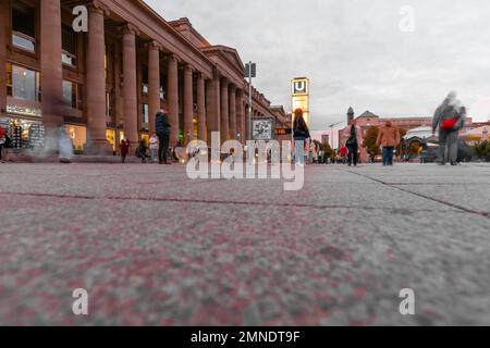 Via principale dello shopping Könistrasse nel centro della città, Shopping Passage Königsbau, Stoccarda, Baden Wuerttemberg, Germania meridionale, Europa Foto Stock