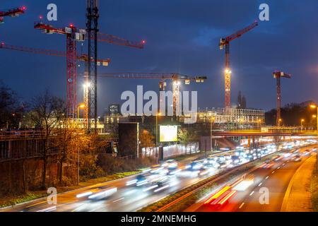 Importante cantiere edile a Düsseldorf, sulla B8, Danziger Straße, costruzione di un complesso residenziale e commerciale, Deiker Höfe, NRW, Germania, Foto Stock