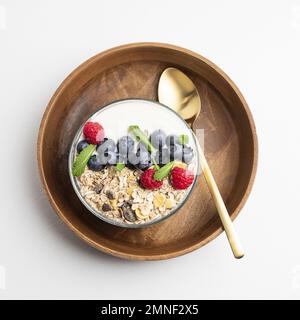 vista dall'alto ciotola di farina d'avena con lamponi blueberries2. Risoluzione e foto di alta qualità Foto Stock