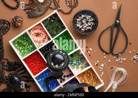 vista dall'alto bead working essentials. Foto ad alta risoluzione Foto Stock