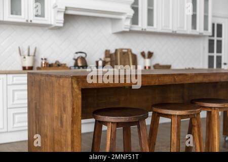 sedie da tavolo in legno cucina. Risoluzione e foto di alta qualità Foto Stock