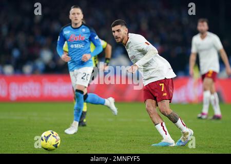 Napoli, Italia. 29th Jan, 2023. Lorenzo Pellegrini di AS Roma durante la Serie A match tra Napoli e Roma allo Stadio Diego Armando Maradona, Napoli, Italia il 29 gennaio 2023. Credit: Giuseppe Maffia/Alamy Live News Foto Stock