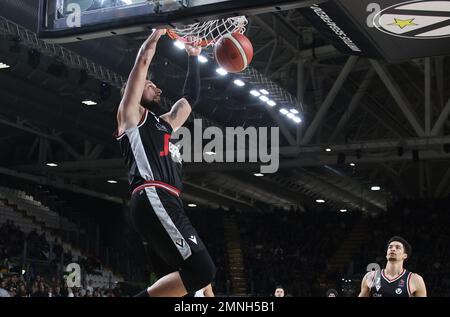 Bologna, Italia. 29th Jan, 2023. Marco Belinelli (Segafredo Virtus Bologna) durante la partita del campionato italiano di basket LBA Segafredo Virtus Bologna vs. Tezenis Scaligera Verona - Bologna, 29 gennaio 2023 a Segafredo Arena - Foto: Michele Nucci Credit: Independent Photo Agency/Alamy Live News Foto Stock