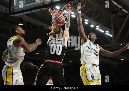 Bologna, Italia. 29th Jan, 2023. Isaia Cordinier (Segafredo Virtus Bologna) durante la partita del campionato italiano di basket LBA Segafredo Virtus Bologna vs. Tezenis Scaligera Verona - Bologna, 29 gennaio 2023 a Segafredo Arena - Foto: Michele Nucci Credit: Independent Photo Agency/Alamy Live News Foto Stock