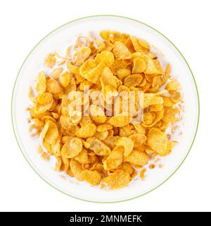 Ciotola di cornflakes dolci con latte isolato su sfondo bianco, vista dall'alto Foto Stock