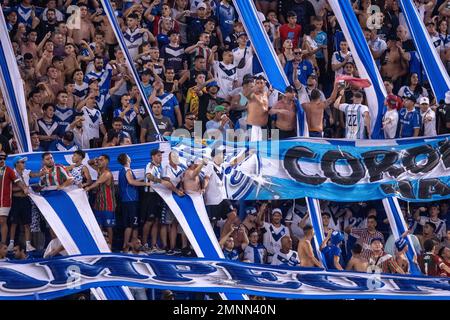 Buenos Aires, 30 gennaio 2023: Velez Sarsfield tifosi durante il Torneo Binance 2023 della Liga Argentina Profesional Match tra Velez Sarsfield e Gimnasia la Plata all'Estadio José Amalfitani di Buenos Aires, Argentina, il 30 gennaio 2023. Foto di SFSI Credit: Sebo47/Alamy Live News Foto Stock