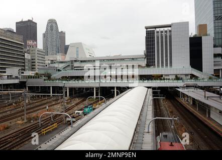 Una vista della stazione di Shinjuku, Tokyo, Giappone. Foto Stock