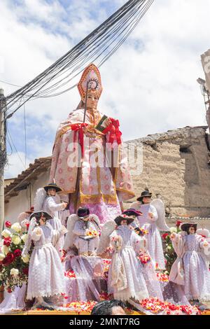 Immagine del patrono san Idelfonso nella processione per il 450th° anniversario della fondazione della dottrina di San Ildefonso a Caraz. Foto Stock