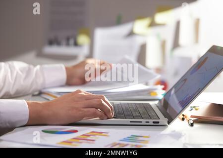 Esempi di idea di analisi aziendale rendono Una grande Analystㅍ aziendale Foto Stock