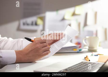 Esempi di idea di analisi aziendale rendono Una grande Analystㅍ aziendale Foto Stock