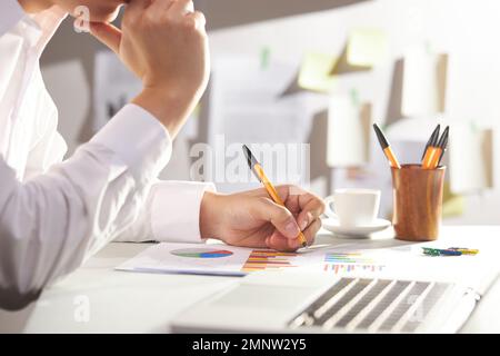 Esempi di idea di analisi aziendale rendono Una grande Analystㅍ aziendale Foto Stock