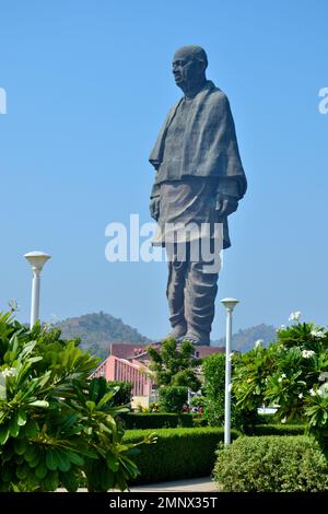 Statua dell'unità, statua colossale di Vallabhbhai Patel, la statua più alta del mondo, situata nella colonia di Kevadia, Gujarat, India Foto Stock