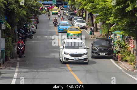 BANGKOK, THAILANDIA, DEC 06 2022, traffico nel centro della città Foto Stock