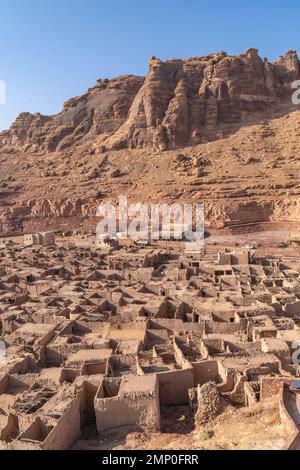 Alula Old Town, Panoramica della città di Alula, Arabia Saudita, Vista verticale. Città Nabatea di 900 anni in Arabia Saudita. Area di Medinah. Foto Stock