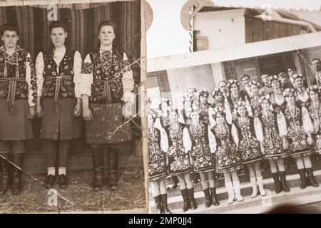Album fotografico retrò con persone del passato. Memoria dei vecchi tempi. Nostalgia. Foto obsolete. Storia Ucraina. Un libro di memoria vintage. Foto Stock