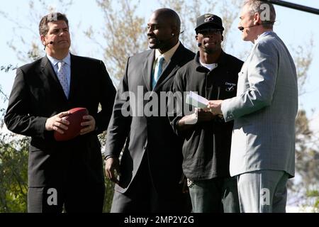 Chad Johnson arriva per essere intervistato su ESPN. Scottsdale, Arizona. 1/30/08. Foto Stock