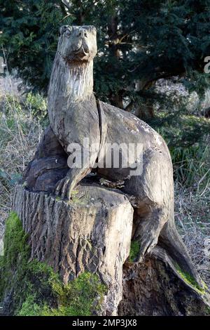 Oxburgh Estate Moated Manor House, statua di Otter Foto Stock