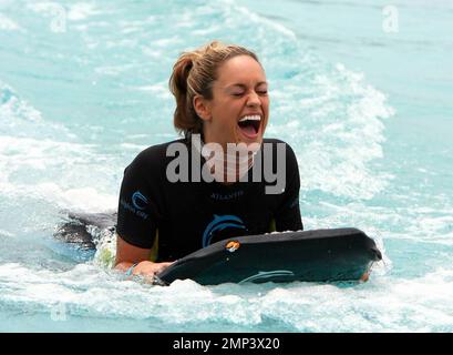 Esclusivo!! Miss Pennsylvania Lauren Merola a Dolphin Cay ad Atlantis, Paradise Island alle Bahamas 06/13/08. Foto Stock