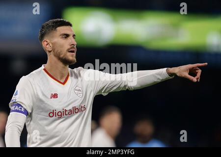 Il centrocampista italiano di Roma Lorenzo Pellegrini ha gesticolato durante la Serie Una partita di calcio tra SSC Napoli e AS Roma allo stadio Diego Armando Maradona di Napoli, nel sud Italia, il 29 gennaio 2023. Foto Stock