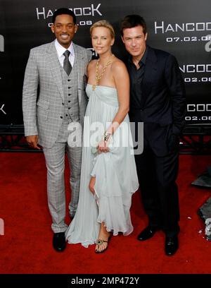 Will Smith, Charlize Theron e Jason Bateman arrivano al Mann's Chinese Theatre per la prima Hancock di Hollywood, California. 06/30/2008. Foto Stock