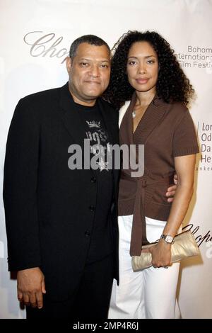 Laurence Fishburne e sua moglie Gina Torres partecipano ad una cerimonia al Bahamas International Film Festival che premia Fishburne con un premio per il conseguimento della carriera all'Atlantis, Paradise Island a Nassau, Bahamas. 12/7/08. Foto Stock