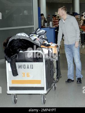 Esclusivo!! L'asso del tennis Boris Becker e la fidanzata Sharlely Kerssenberg arrivano all'aeroporto internazionale di Miami da Francoforte. La coppia, che non può sembrare stare a parte l'una dall'altra, si è riconciliata solo tre settimane dopo il breve impegno di Becker con Alessandra Meyer-Wšlden (la figlia del suo ex manager) è crollato. Becker e Kerssenberg erano stati insieme dal gennaio 2006 prima della loro scissione prima che Becker cominciasse datare Meyer-Wšlden in agosto. La coppia arrivò con un sacco di bagagli per trascorrere la vacanza nella soleggiata Miami con i due figli di Becker, Noah ed Elias. Miami, Florida. 12/21/08. Foto Stock