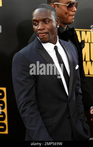 Akon arriva al 2008 American Music Awards al Nokia Theatre di Los Angeles, California. 11/23/08. Foto Stock