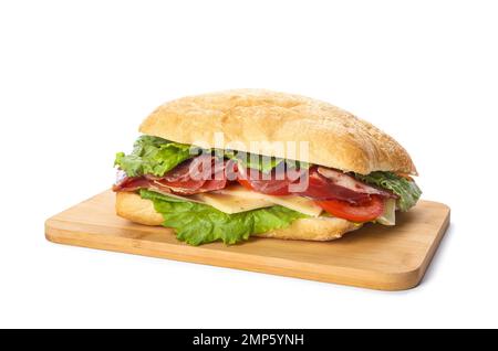 Delizioso panino con verdure fresche e prosciutto isolato su bianco Foto Stock