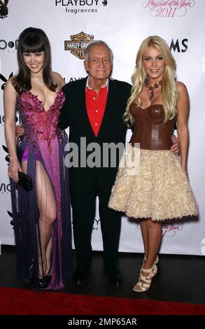 The 2011 Playmate of the Year, Claire Sinclair, Hugh Hefner e Crystal Harris al 2011 Playboy Playmate of the Year Party al Moon Nightclub all'interno del Palms Casino Resort, Las Vegas, Nevada. 05/06/2011. Foto Stock