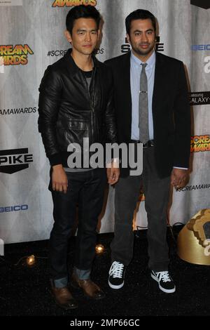 John Cho e Kal Penn al 2011 Spike TV's Scream Awards tenutosi presso gli Universal Studios Backlot. Los Angeles, California. 15th ottobre 2011. Foto Stock