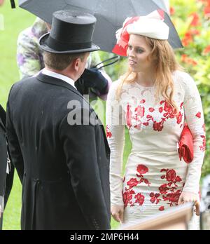 La principessa Beatrice partecipa al Royal Ascot Day 3 Ladies Day 2012 che si tiene all'ippodromo di Ascot, nel Regno Unito. 21st giugno 2012. . Foto Stock