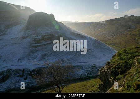 Peter's Stone o Gibet Rock Cressbrookdale Peak District Derbyshire UK Foto Stock