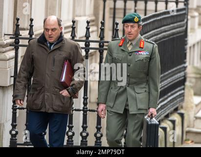 Londra, Regno Unito. 31st Jan, 2023. Ben Wallace, Segretario alla Difesa (a sinistra) arriva a una riunione del gabinetto al 10 di Downing Street Londra. Credit: Ian Davidson/Alamy Live News Foto Stock