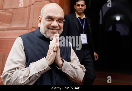 Nuova Delhi, India. 31st Jan, 2023. Il ministro dell'interno dell'Unione indiana, Amit Shah, arriva il primo giorno della sessione di bilancio presso la sede del Parlamento a Nuova Delhi. Credit: SOPA Images Limited/Alamy Live News Foto Stock