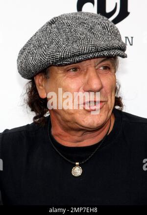 Il membro della band AC/DC Brian Johnson al DVD World Premiere dell'AC/DC 'Live at River Plate' all'HMV Hammersmith Apollo. Londra, Regno Unito. 5/6/11. Foto Stock