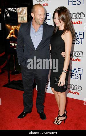 Jason Statham e la sua ragazza Alex Zosman arrivano alla proiezione AFI FEST 2008 della verità nel 24 a Hollywood, CA. 11/06/2008. Foto Stock