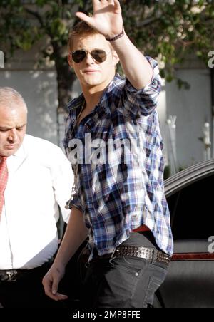 Alexander Ludwig, star dell'attesissimo film "The Hunger Games", è stato visto arrivare al centro commerciale Grove per la firma di un libro a Barnes and Nobles. Ludwig insieme al resto del cast sono stati impegnati a promuovere il film che viene rilasciato a mezzanotte stasera. Los Angeles, California. 22nd marzo 2012. Foto Stock