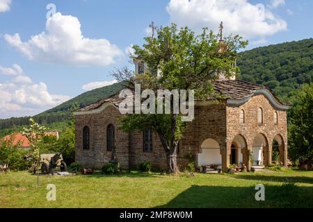 Staro Stefanovo, chiesa a tre navate "Natività della Beata Vergine Maria", église orthodox, comune di Lovech, Balcani, Bulgaria Foto Stock