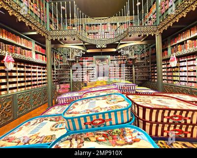 Una bella vista di una piccola libreria a Comur Obidos, Portogallo Foto Stock