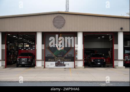 Una scena della vecchia stazione dei vigili del fuoco di Pontiac con camion dei vigili del fuoco a Pontiac, Illinois, USA Foto Stock