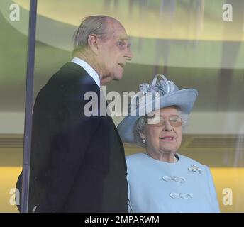 S.A.R. Regina Elisabetta ll, Principe Filippo all'ippodromo di Ascot, Berkshire, Inghilterra, 17th giugno 2014. Foto Stock