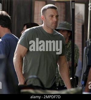 Ben Affleck filma una scena per la città in Harvard Square. Affleck, 37 anni, aveva un nuovo taglio più corto che mostrava alcuni peli grigi. Anche sul set erano co-star tra cui Jeremy Renner. Boston, ma. 9/15/09. Foto Stock
